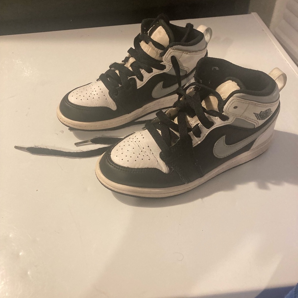 Kids White shadows Jordan’s 1 mid